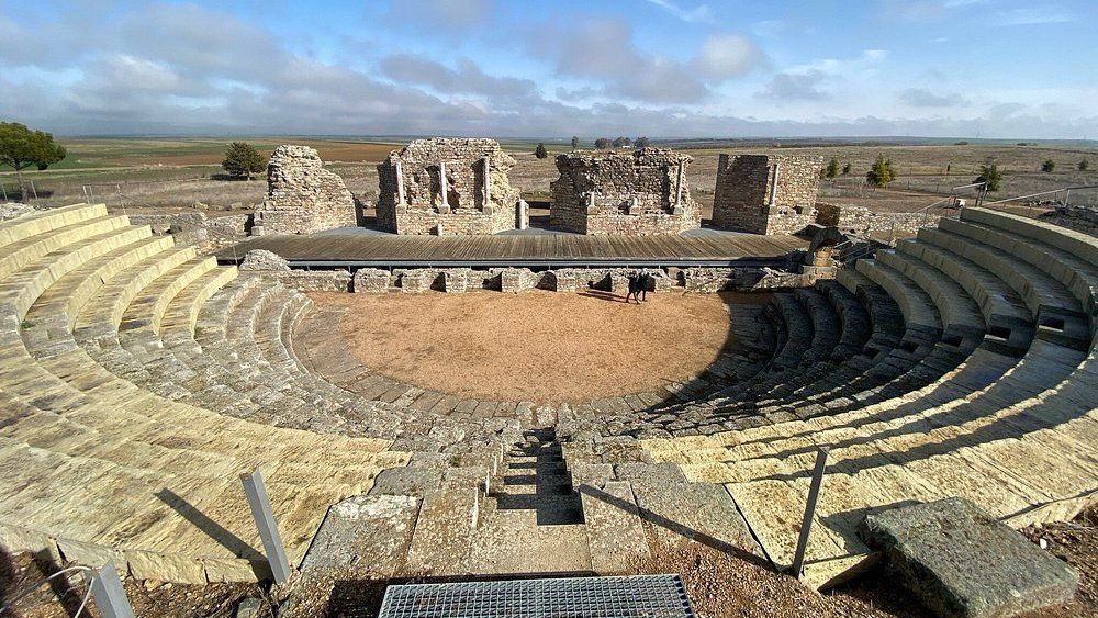 Imagem de destaque do post: De ruínas esquecidas a palco de teatro: a incrível ressurreição de uma joia do Império Romano