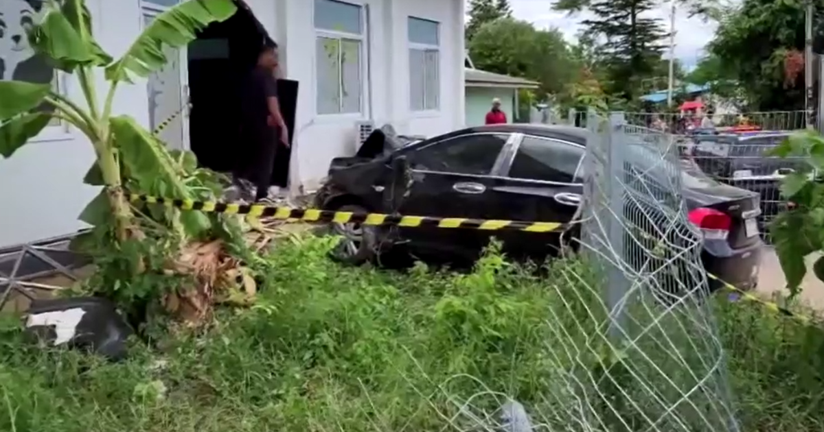 Carro bate em creche na Tailândia e deixa pelo menos 15 crianças feridas