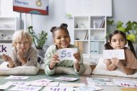 Estudos revelam impactos do bilinguismo no cérebro infantil