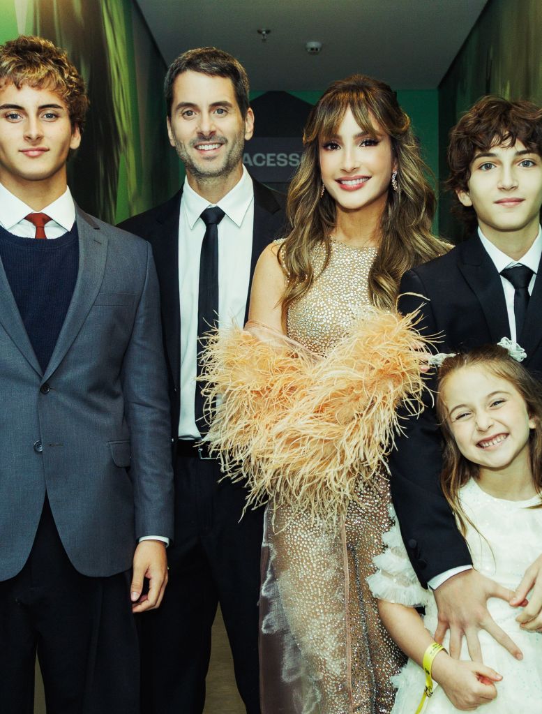 Cantora teve três filhos com o marido, Márcio Pedreira, com quem está desde 2007