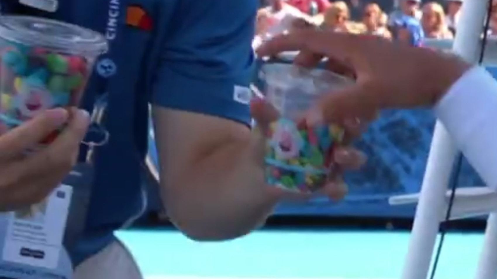 Tênis: Cobolli come M&M's em quadra, vira jogo e vai à semi em Cincinnati