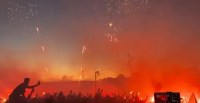 Corinthians x Inter: torcida recepciona jogadores com fogos antes de jogo