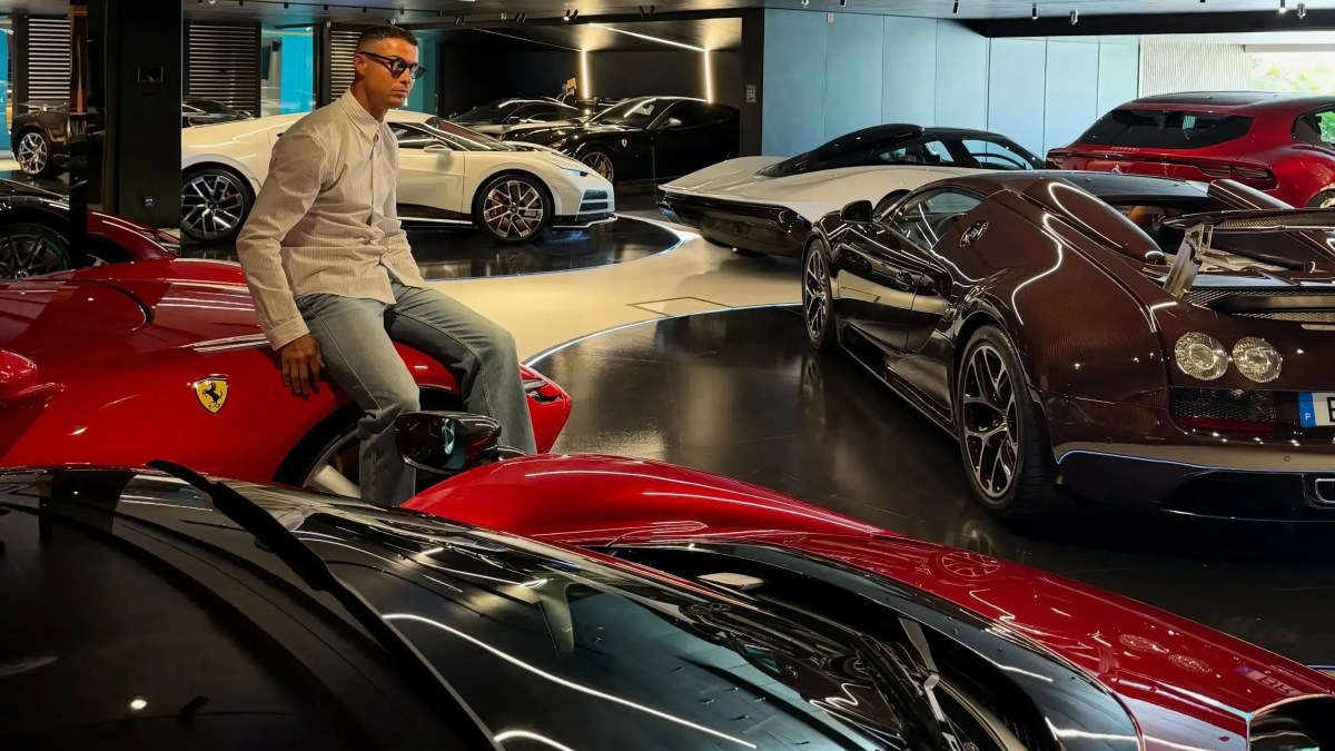 Cristiano Ronaldo Ostenta Colecao De Carros Avaliada Em R 150 Milhoes