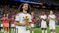 Cucurella é ovacionado pela torcida do Real Madrid após ato inesperado