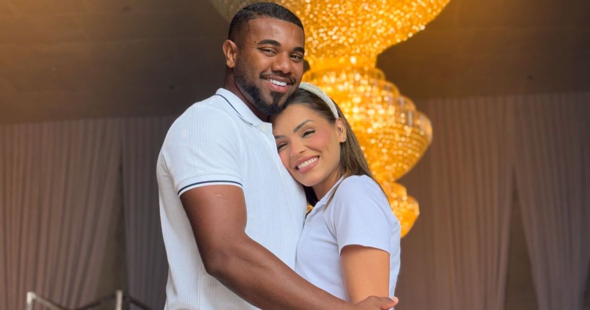 Após polêmicas, Davi Brito anuncia que marcou festa de casamento