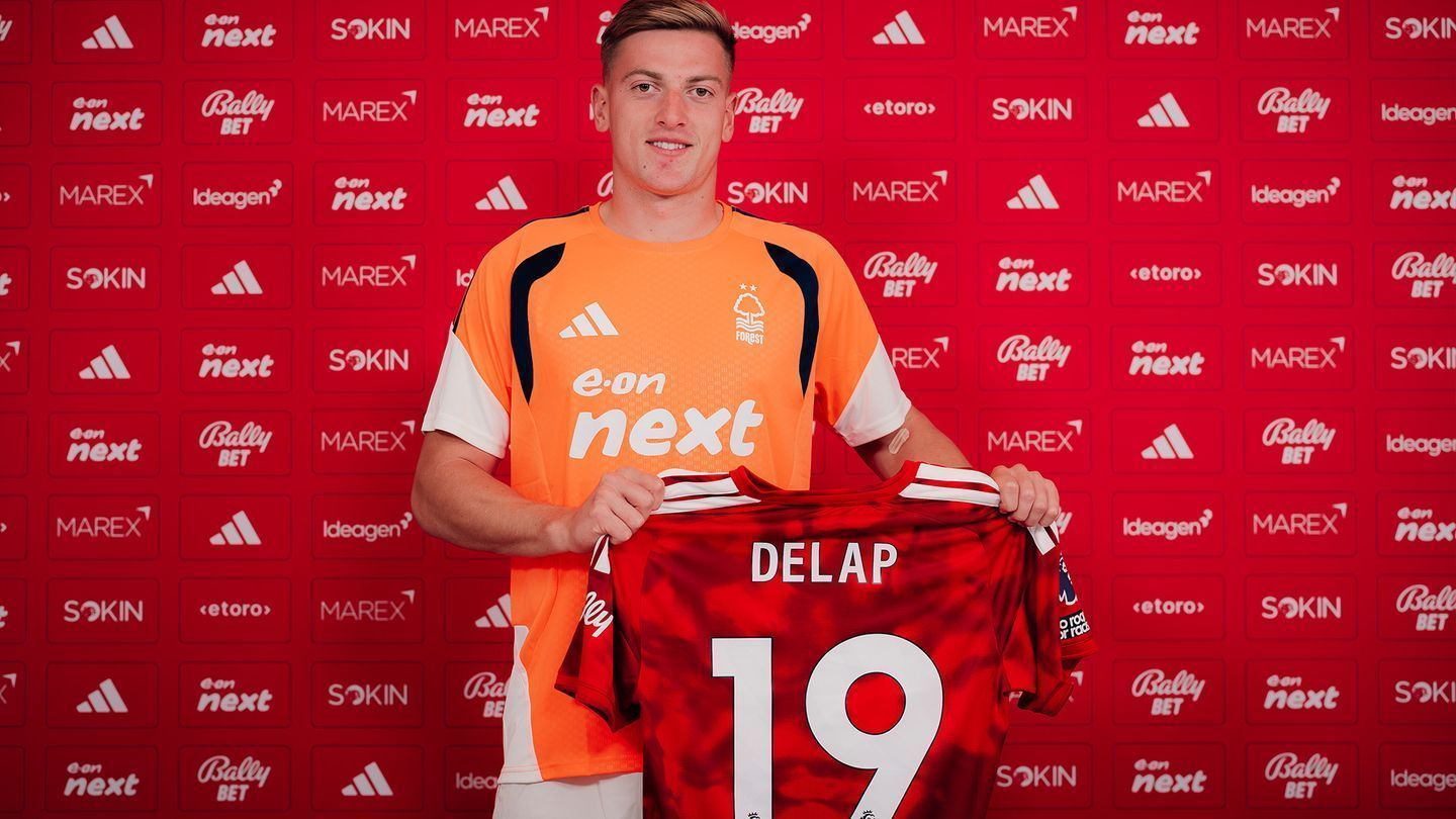 Liam Delap trocou o Chelsea pelo Nottingham Forest