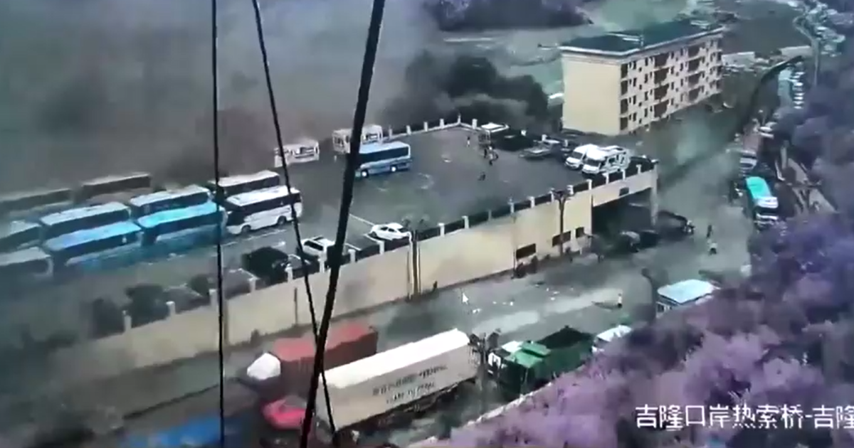 Enchentes destroem ponte estratégica para comércio entre China e Nepal