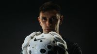Chelsea anuncia contratação do goleiro argentino Dibu Martínez