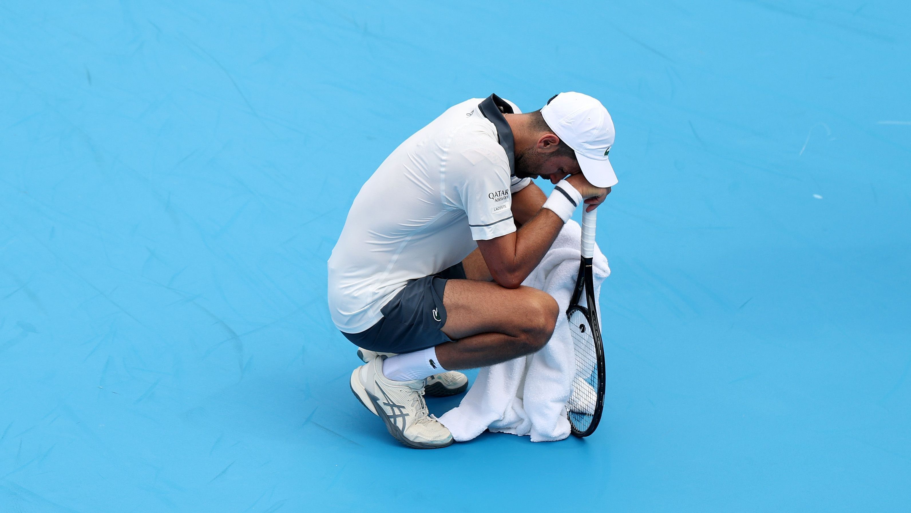 Sem jogar há um mês, Djokovic sofre com exaustão e cai em Cincinnati