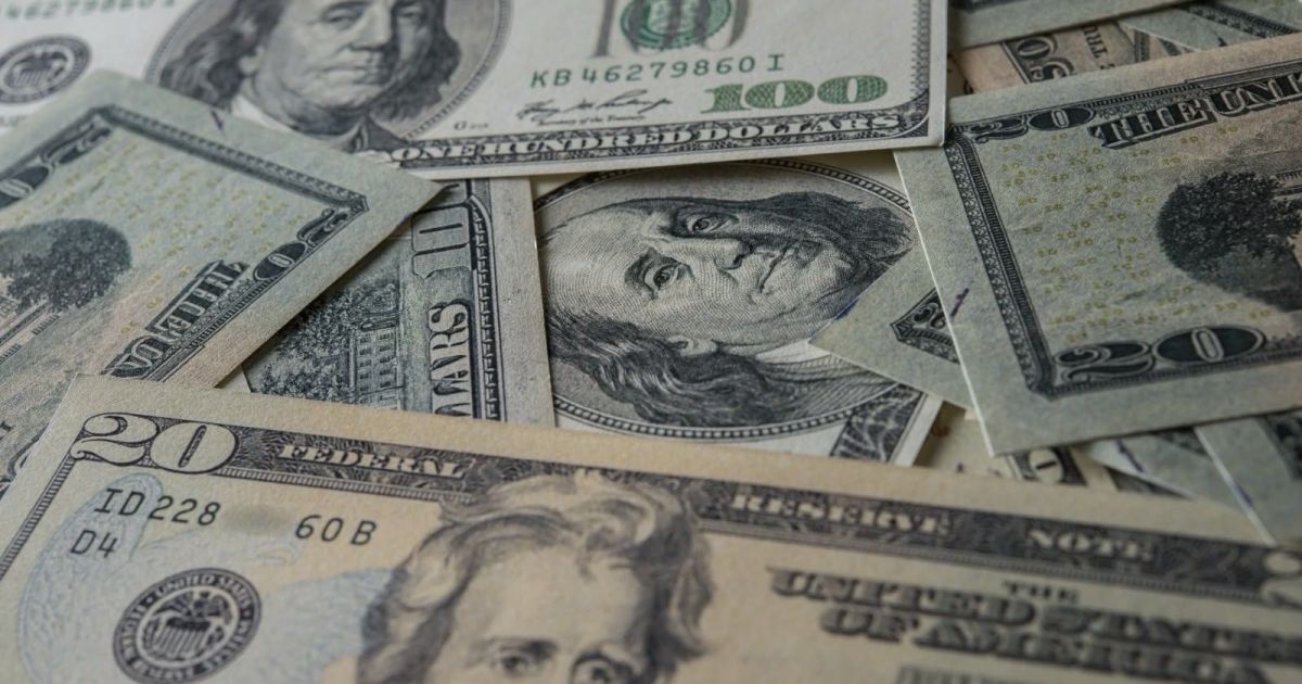 Converter dólar em real: como fazer a melhor escolha e pagar menos taxas