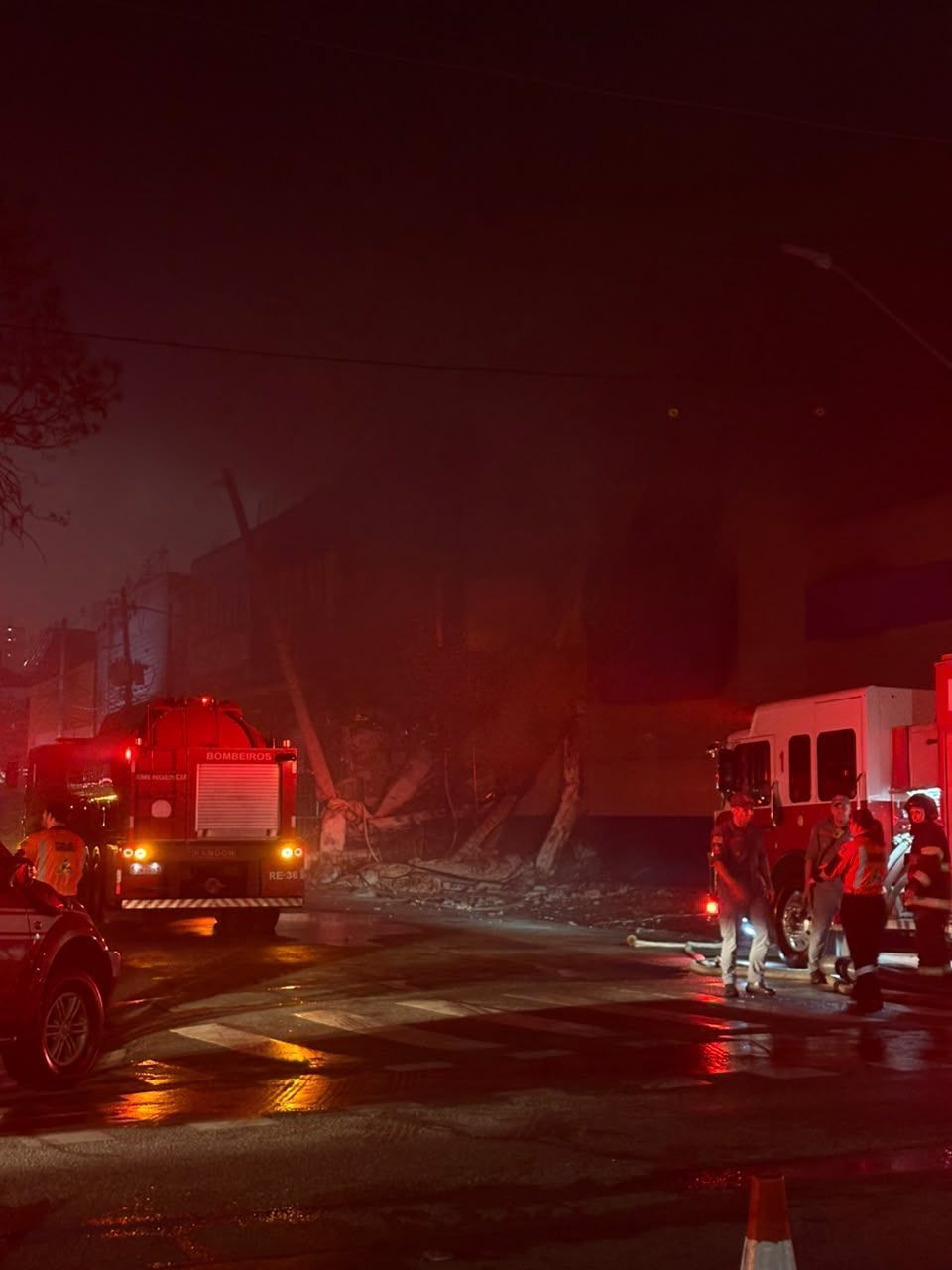 Imagens do incêndio no Cambuci • Guilherme Rajão