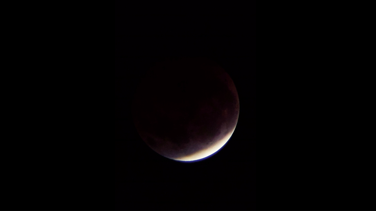 Astrônomo que registrou imagens de eclipse lunar explica fenômeno à CNN