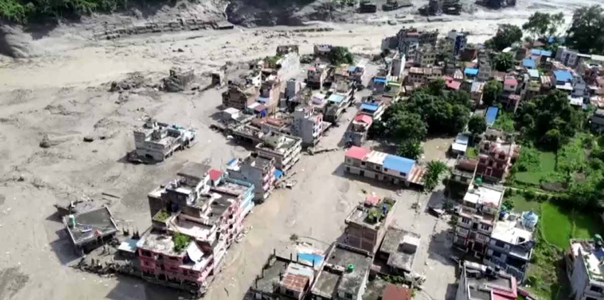 União Europeia diz que irá ajudar Nepal e China após enchentes devastadoras