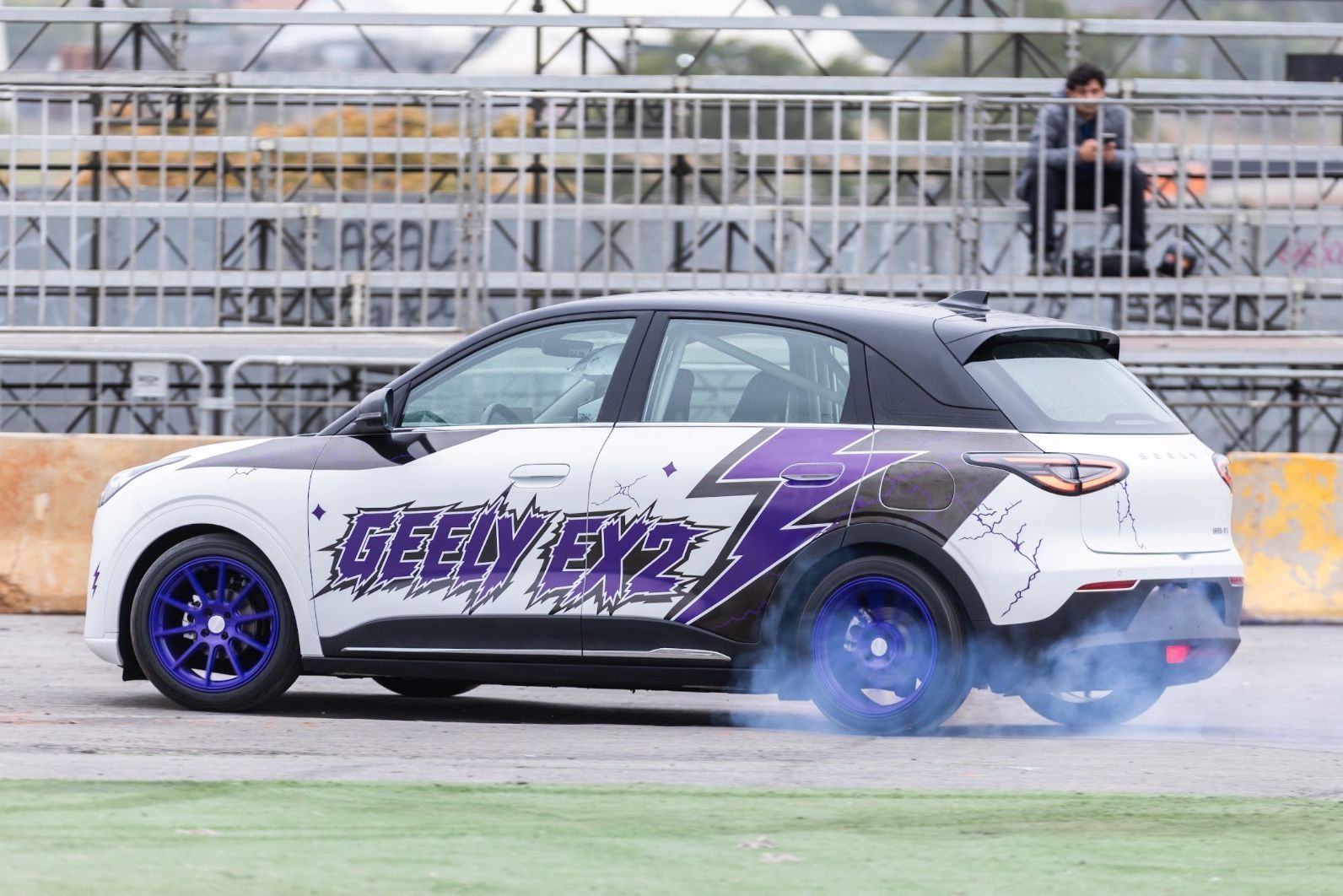 Conceito do Geely EX2 Track • Divulgação