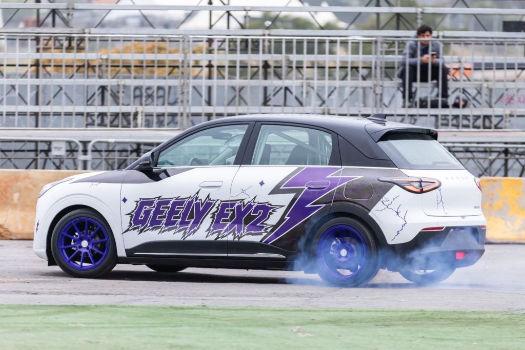 Conceito do Geely EX2 Track