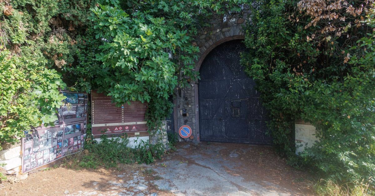 Fake Greek Amphitheater Builder Arrested in Italy