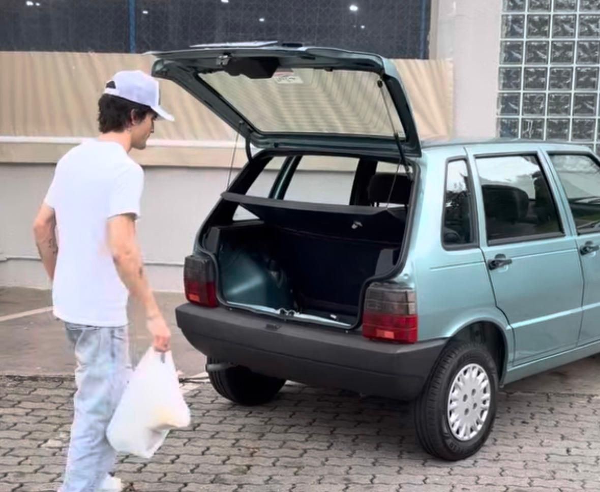 Fiat Uno vendido por Fiuk • Instagram/Reprodução