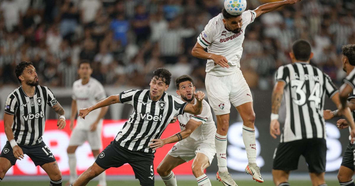 Brasileirao Botafogo Marca Golaco Mas Fluminense Busca Empate Em Classico