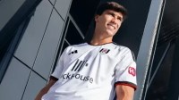 Clube da Premier League oficializa contratação de atacante ex-Real Madrid