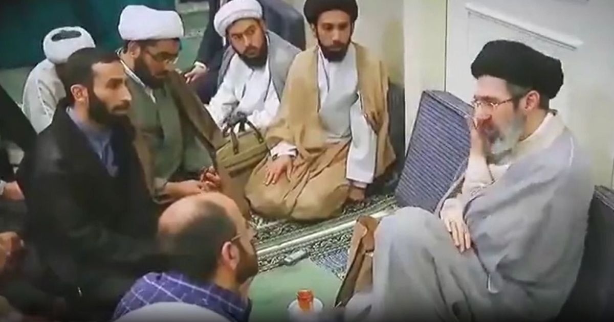 Mídia do Irã divulga vídeo do líder supremo em meio a rumores sobre saúde