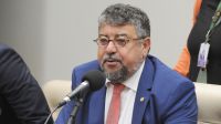 Vice do PT diz que Lulinha vive em "condições precárias" na Espanha