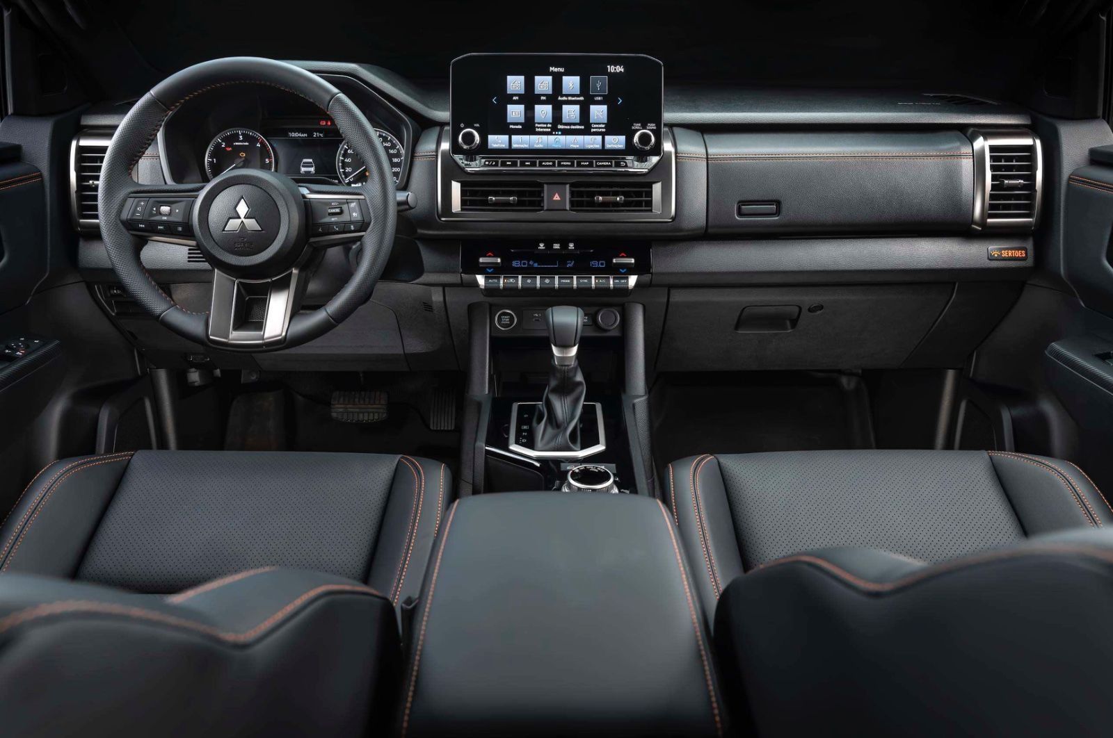 Interior da nova Mitsubishi Triton Sertões • Divulgação