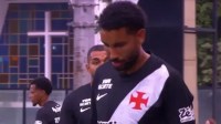 Jair preocupa Vasco após sair com dores em jogo contra o Santos