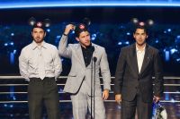 Anne Hathaway e Jonas Brothers se tornam lendas da Disney; veja como foi