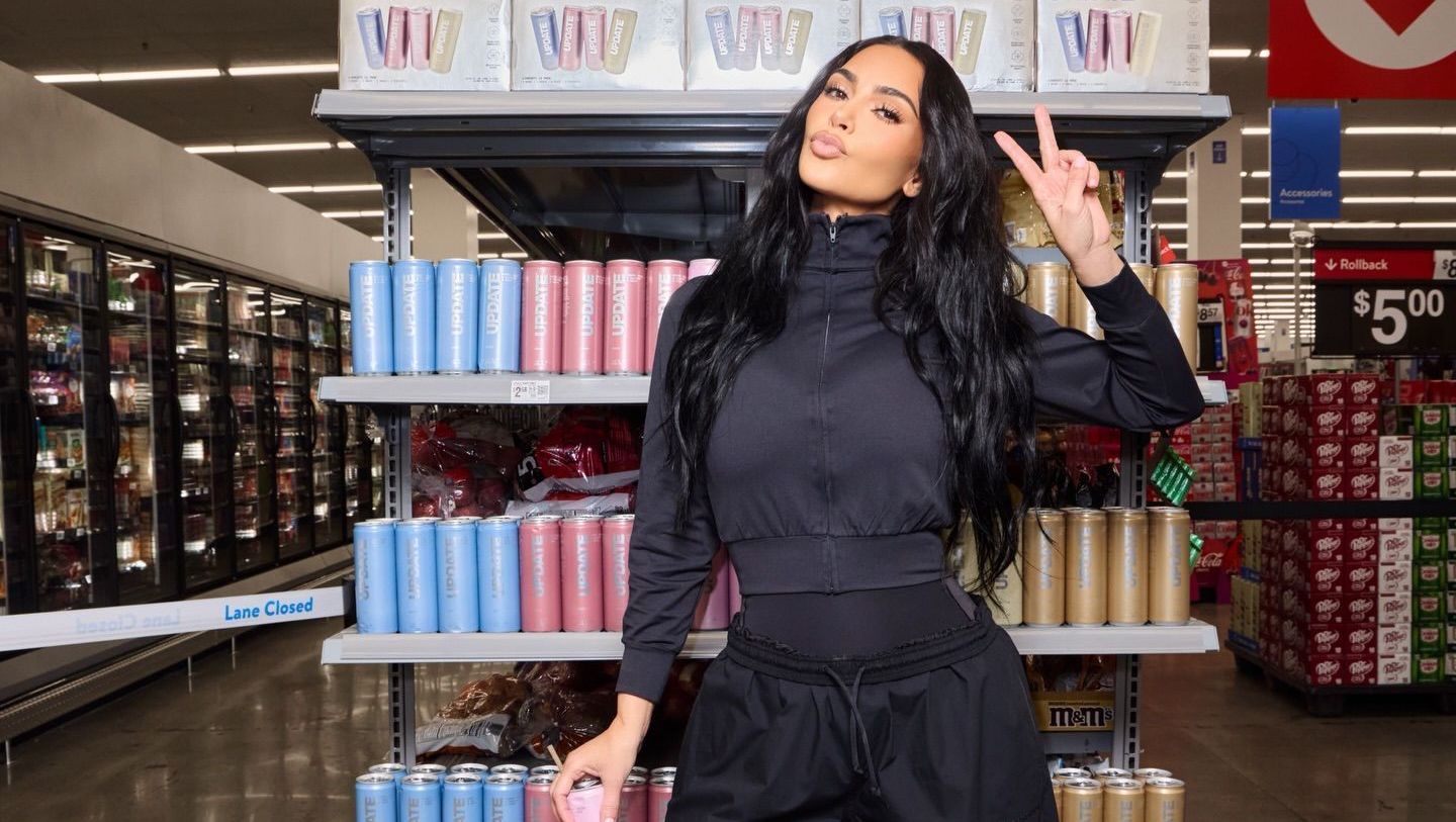 Kim Kardashian revenda calçados de seu closet