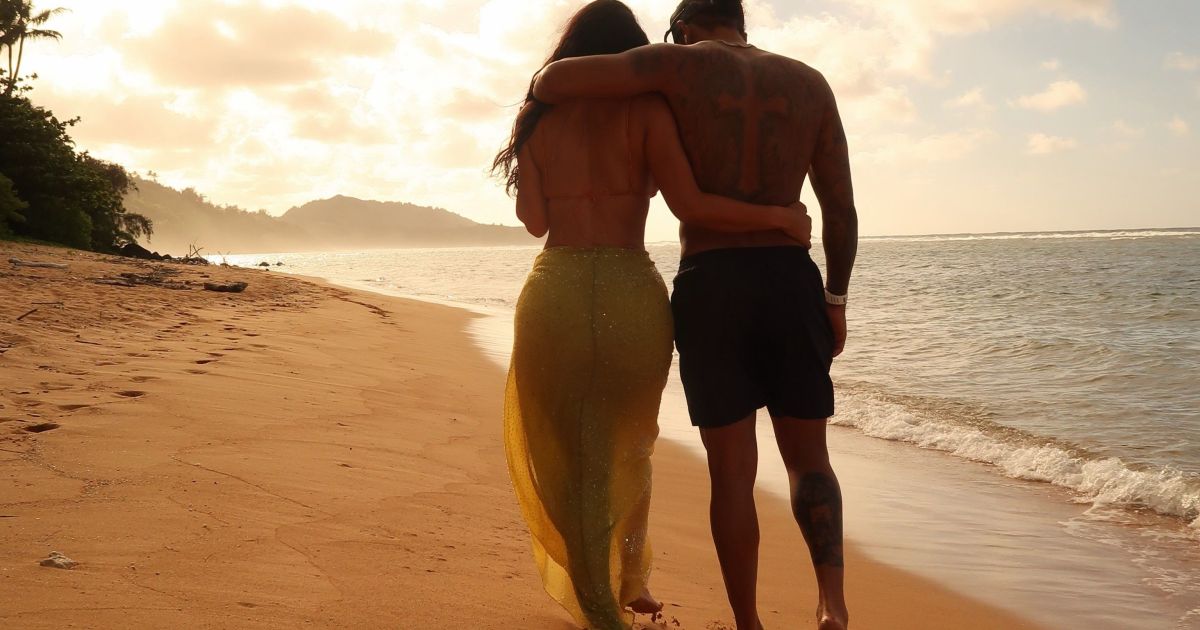 Kim Kardashian Abre Album De Fotos De Viagem Com Lewis Hamilton Veja