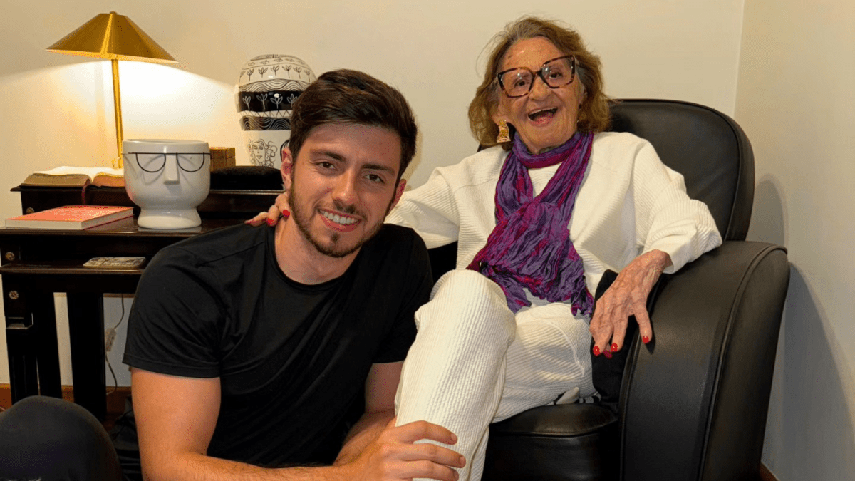 Famosos e familiares se despedem de Laura Cardoso em velório; veja fotos