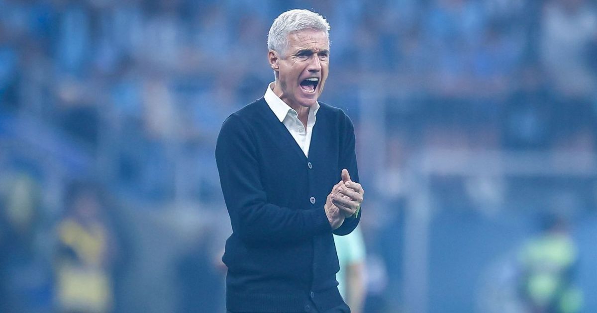 Luís Castro critica calendário do futebol brasileiro: “Violência extrema”