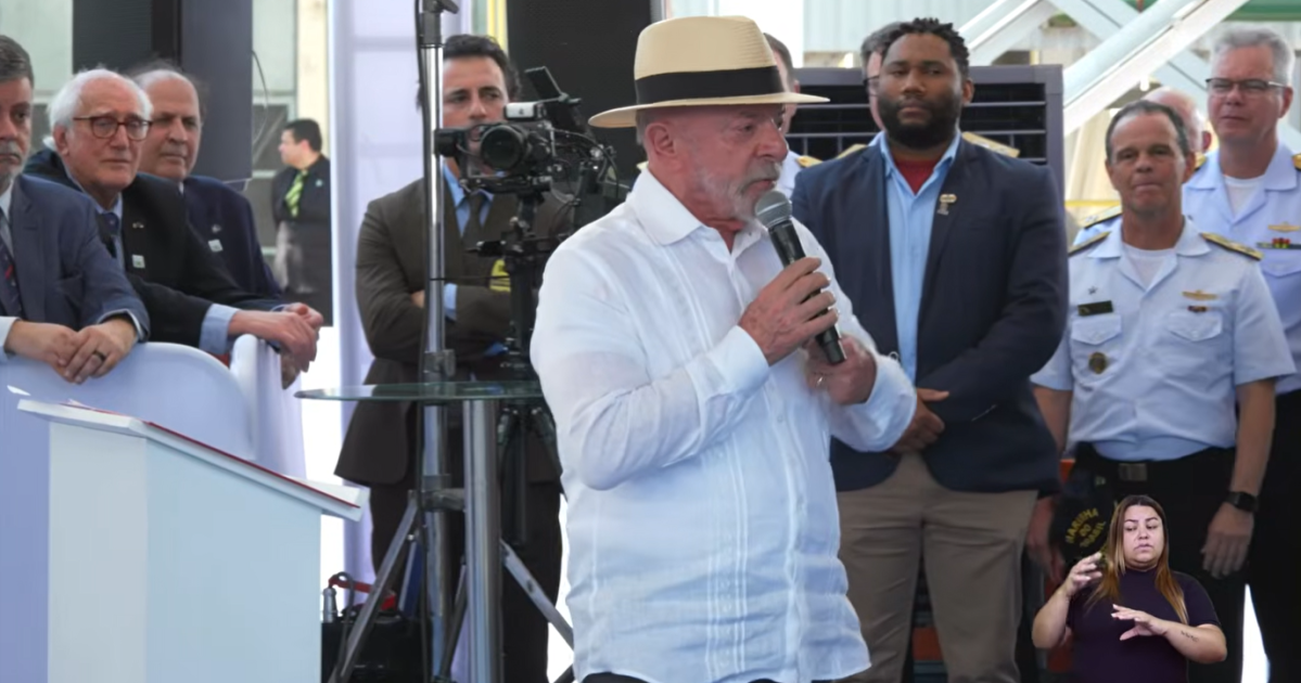 Image for Lula promete recursos para conclusão de reator nuclear para submarino