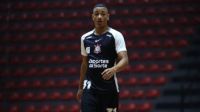 Revelação do futsal do Corinthians treina no campo a pedido de Diniz