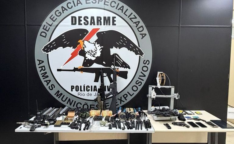Traficantes internacionais que forneciam armas para facção no RJ são presos
