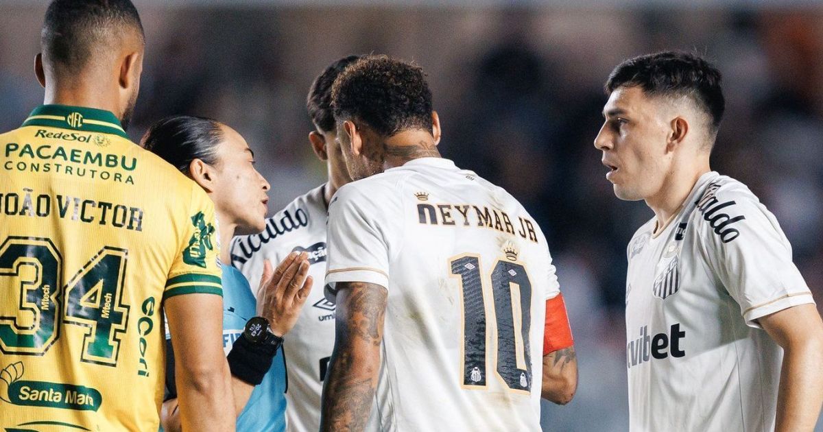 Neymar discute com dublador após palavrões direcionados à árbitra