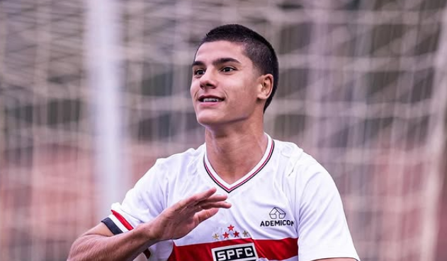 Vídeo: veja momento em que Nicolas, do São Paulo, atropela idoso em SP