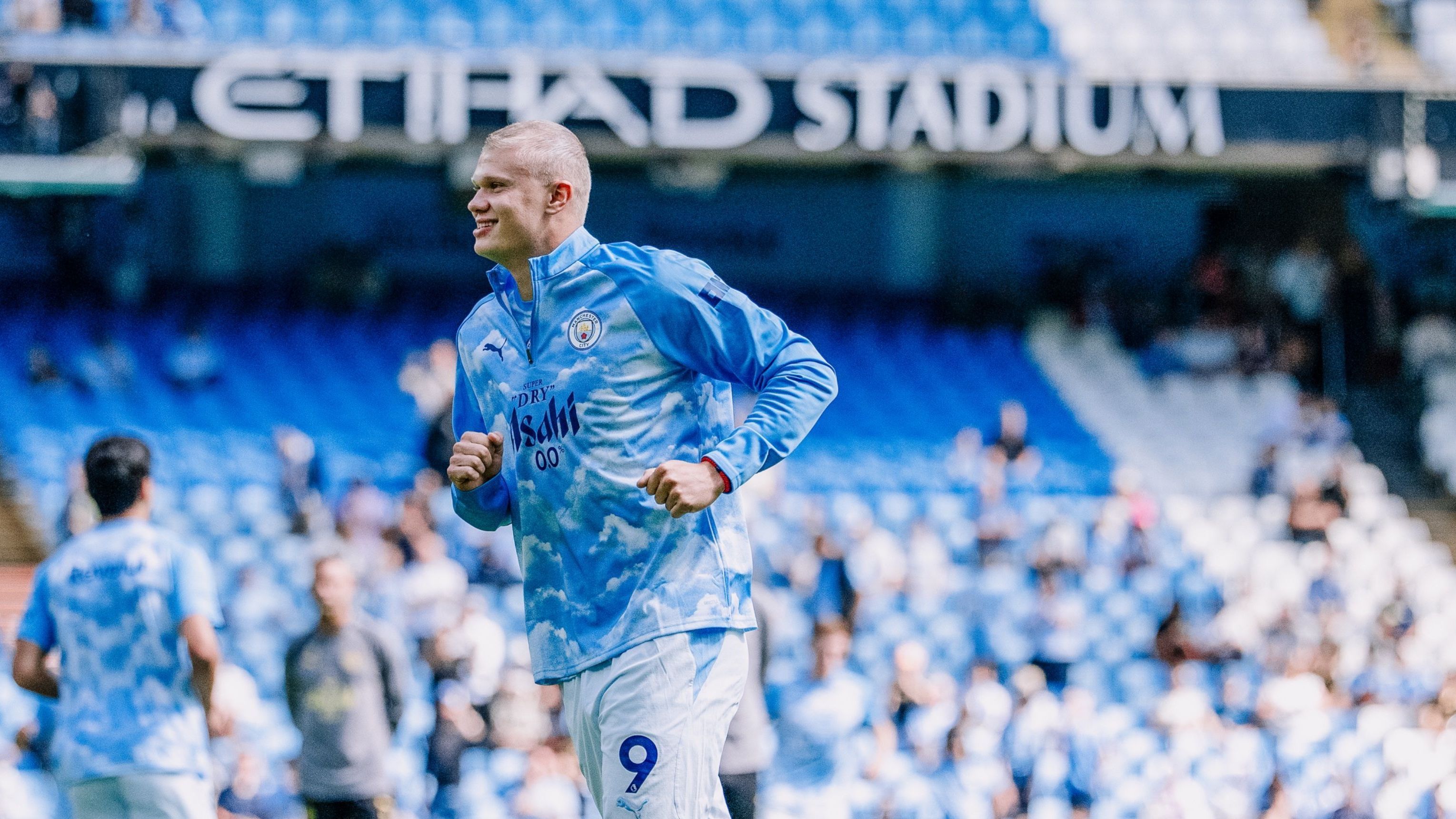 Haaland, astro do Manchester City, surpreende e corta o cabelo; veja