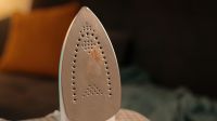 Este é o método ideal para limpar a base do ferro de passar roupas sem usar alvejante ou esponjas de aço; descubra as formas mais fáceis