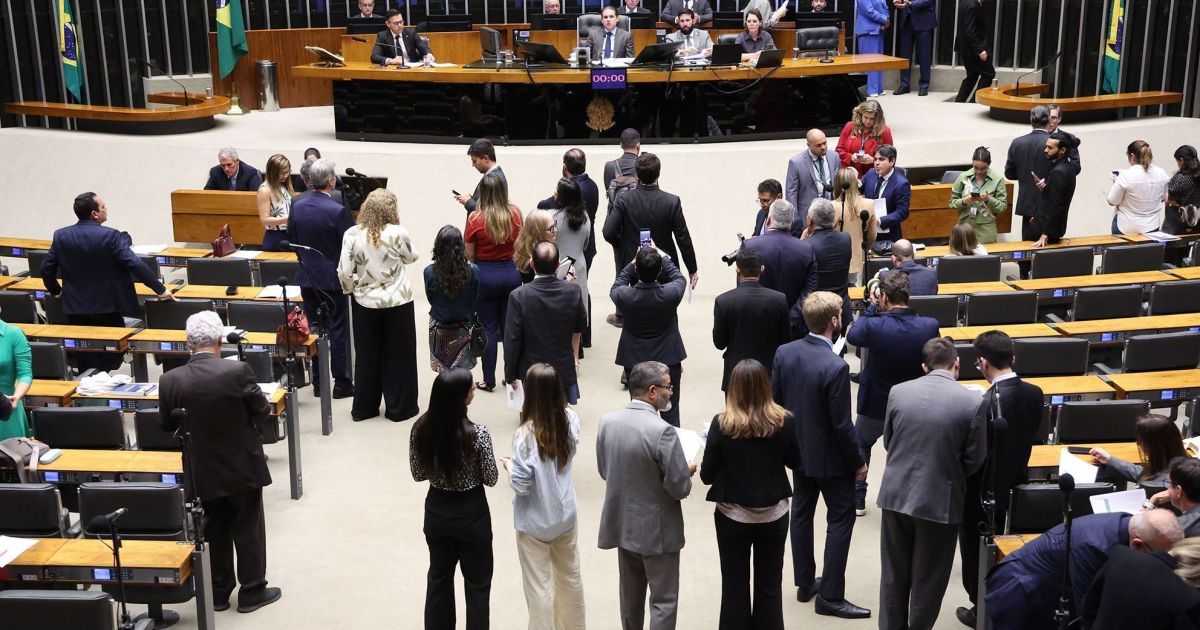 Análise WW: Congresso volta com pauta refém do calendário eleitoral