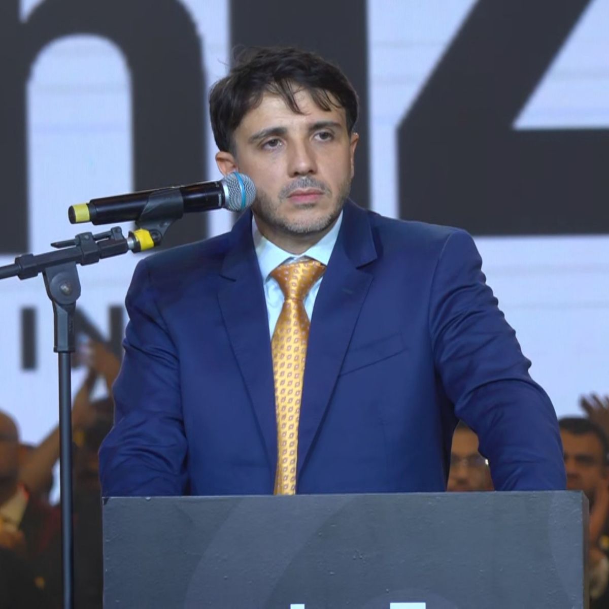 Toffoli cita indícios de ilicitudes e adia análise da candidatura de Renan