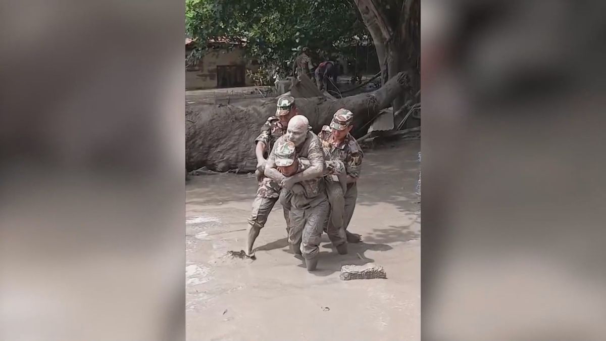 “Enchente explodiu como uma bomba”, diz sobrevivente de inundação no Nepal