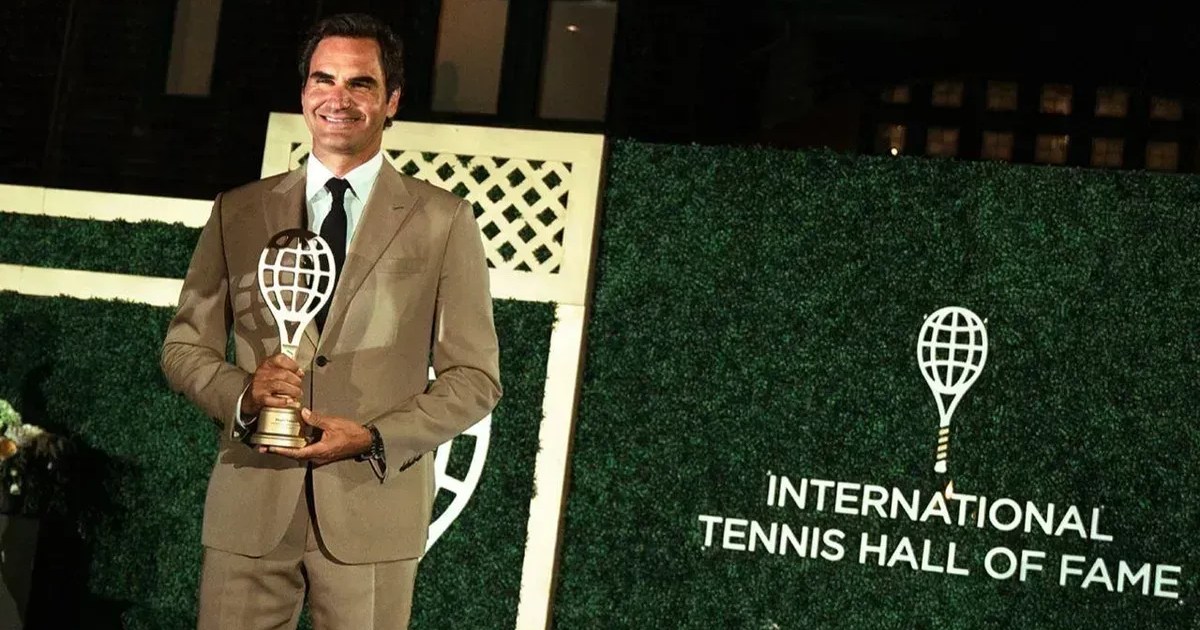 Roger Federer recebendo homenagem no Hall da Fama do Tênis