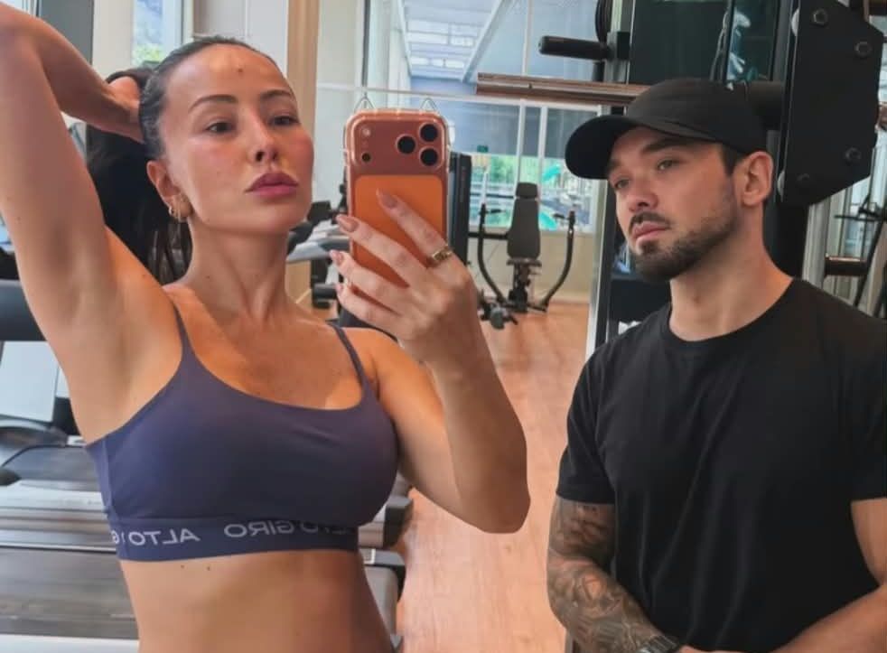 Ana Castela come carne com ouro nos EUA ao lado de Sabrina Sato