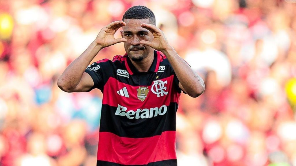 Samuel Lino celebra seu gol no clássico entre Flamengo e Botafogo