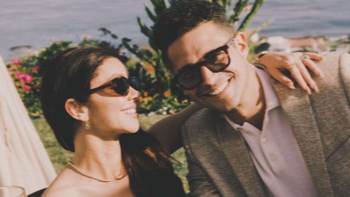 Atriz de “Modern Family” celebra 4º ano de casamento: “Enche minha vida”