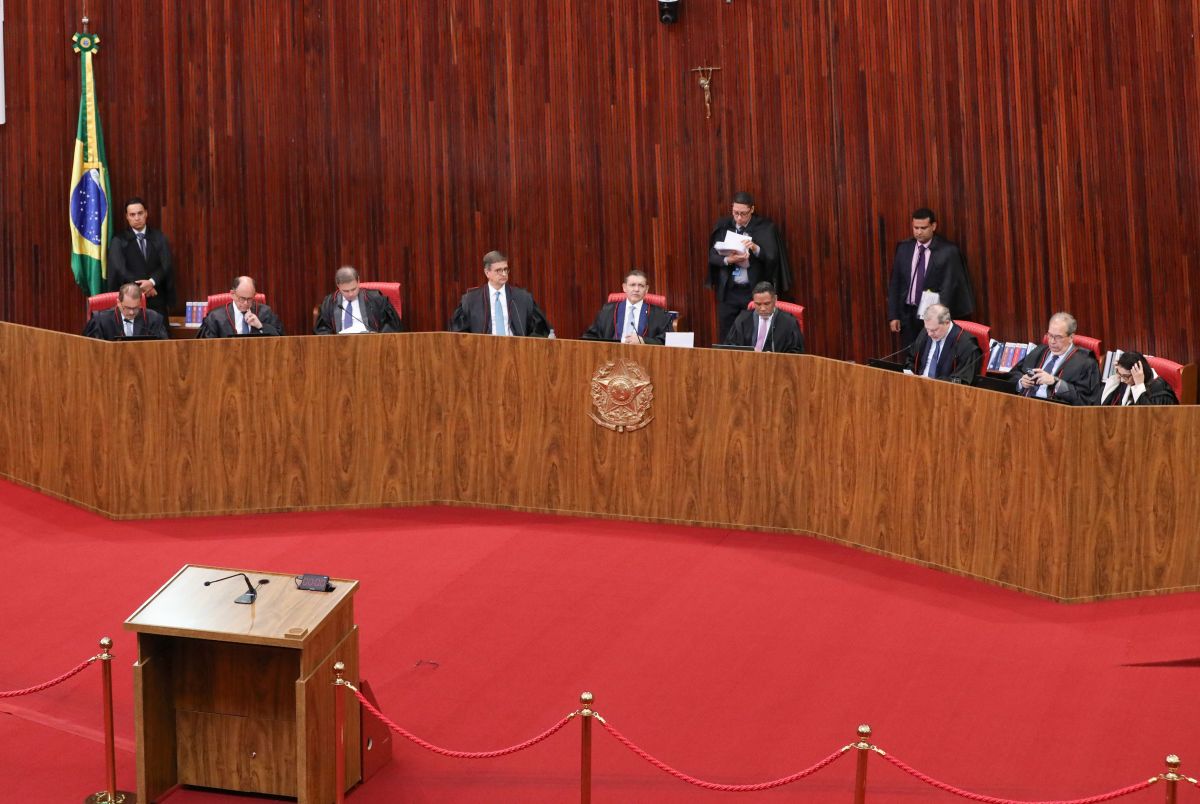 PL registra candidatura de Flávio no TSE após problemas na filiação