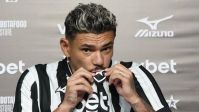 Tiquinho Soares é reapresentado no Botafogo: "Estou aqui pelo meu coração"