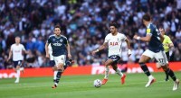 Sem Savinho e Richarlison em campo, Ancelotti vê derrota do Tottenham