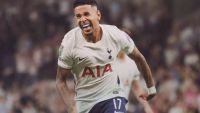Savinho brilha e estreia com gol e assistência em goleada do Tottenham
